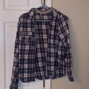 Cute white and blue striped flannel in good condition